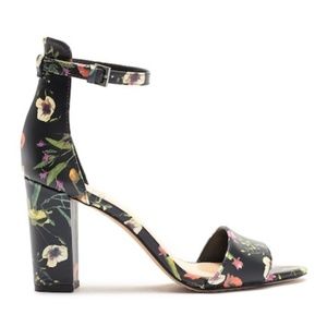 NEW Vince Camuto Corlina Ankle Strap Sandal